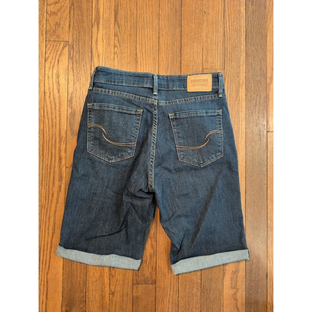 Signature by Levi Strauss & Co Womens Dark Wash Cuffed Stretch Bermuda Shorts 2‎